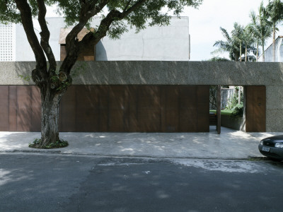 Casa Marrom, Sao Paulo, Street Elevation, Architect: Isay Weinfeld by Alan Weintraub Pricing Limited Edition Print image