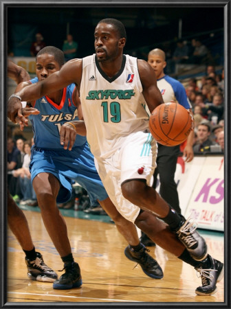 Tulsa 66Ers V Sioux Falls Skyforce: Leemire Goldwire And Jerome Dyson by Dave Eggen Pricing Limited Edition Print image