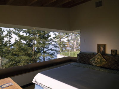 Greyrock Estate Guesthouse, Big Sur (2001) - Bedroom, Architect: Daniel Piechota by Alan Weintraub Pricing Limited Edition Print image