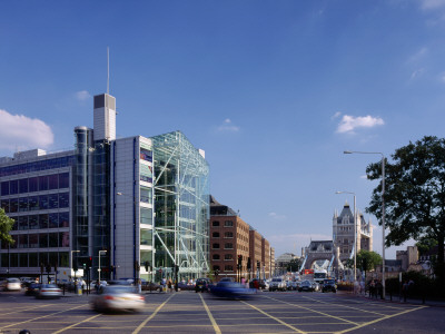 K2, Tower Bridge House, London, 2006, Architect: Richard Rogers Partnership by Ben Luxmoore Pricing Limited Edition Print image