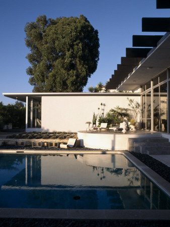 Santa Monica On House, Pool, Exterior, Architect: Oscar Niemeyer by Alan Weintraub Pricing Limited Edition Print image
